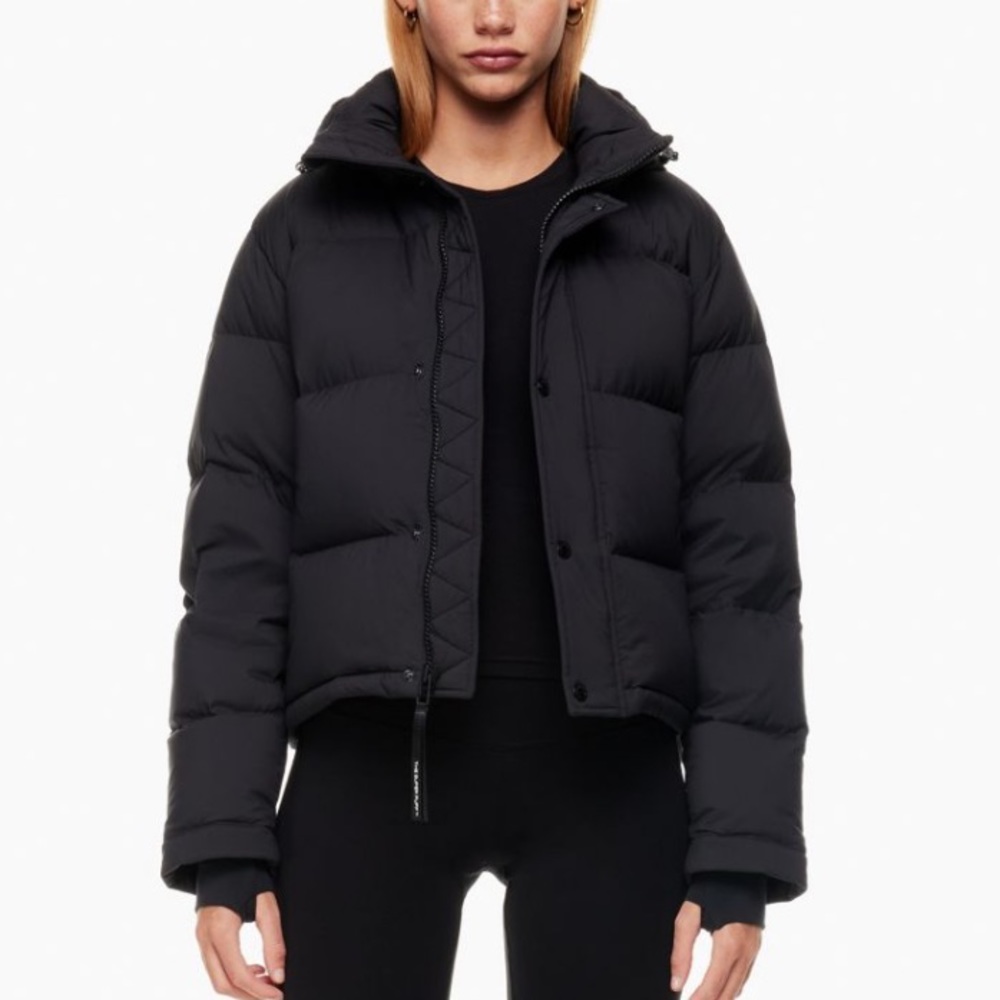 Aritzia Super Puff Shorty XS